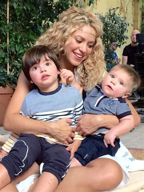 how old are shakira's sons